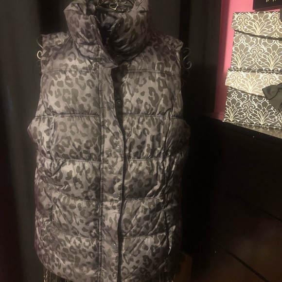 Vest - Picture 1 of 4